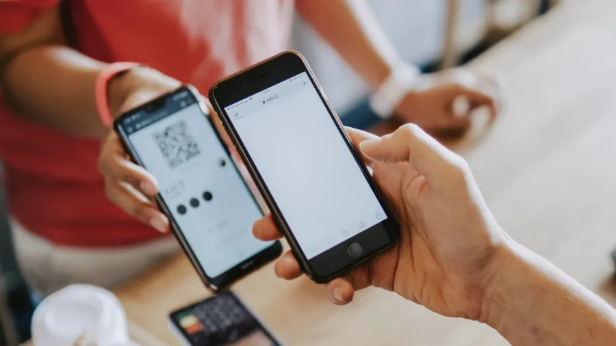 An average of 41% of SMEs in the region currently receive services from a fintech or an internet/ telephone-only bank (Photo by David Dvoracek)