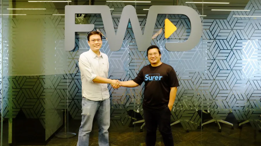 Kee Eng Khor (left), CEO of FWD Singapore and Derren Teo (right), Co-founder of Surer.