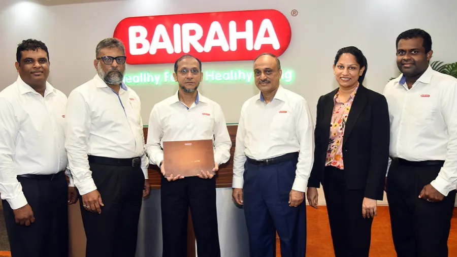 The Winning Team Left to right – Head of Human Resources -Naveen De Silva, Director Operation – M I M Wahid, Managing Director/Chief Executive Officer – Yakooth Naleem , Executive Director- Riyal Yakoob , Head of Sales & Marketing – Kumerini Candappa , Brand Manager – Ravin Madusanka