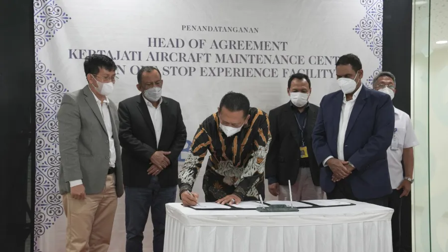 ACN Aero Teknik agreement signing with with local government enterprise Bandarudara Internasional Jawa Barat (BIJB), owners of Kertajati International Airport in West Java, Indonesia.Photo from ACN