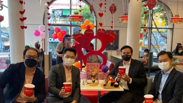 From left to right: K'Saidtavut Phataichant (Minor Food International); K'Anupon Nitiyanant (Swensen's Thailand), Martin Darby (EFG Group), Virak Tep (EFG Cambodia) | Photo: Supplied