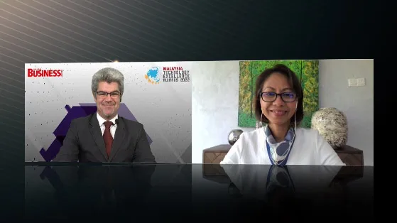 The Malaysia Technology Excellence Awards spotlights exceptional companies who are leading technological disruptions to boost Malaysia’s economy. TM R&D CEO Dr. Sharlene Thiagarajah (right) virtually accepts the awards from Simon Hyett, Contributing Editor of Singapore Business Review