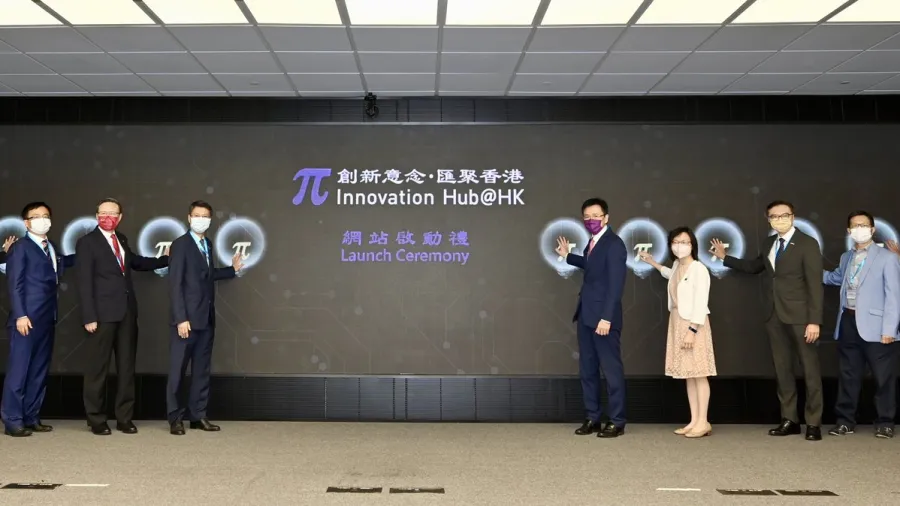 Secretary for Innovation, Technology & Industry Prof Sun Dong (fourth right) officiates at a ceremony to launch the Innovation Hub@HK website. (Photo from news.gov.hk)