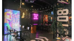 /Creams Cafe
