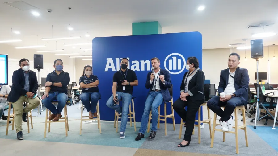 The ‘Ask Alex’ hybrid event held in Q3 2022. Colleagues were encouraged to ask Alex and other Mancom any questions on their minds in the spirit of openness and transparency.