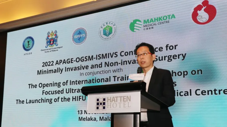 Stanley Lam, CEO of Mahkota Medical Centre, delivering his opening remarks during the opening ceremony of The Third International Training Workshop on Focused Ultrasound Therapy for Tumours. /Mahkota Medical Centre