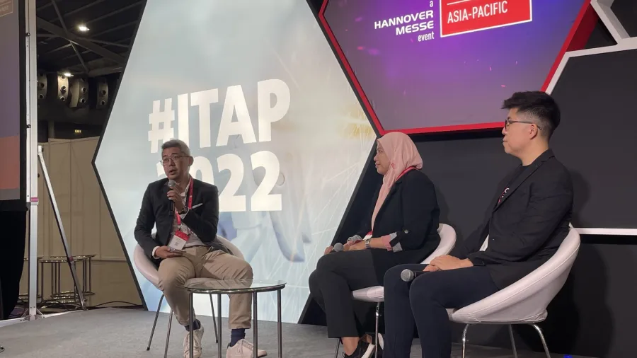 (L-R) Yap Keng Teck, programme director, Bizsphere Brand & Marketing Group; Suwaibah Ghaffar, Markaids, General Manager Innovation; and Lee Eu Harn, Auk Industries.