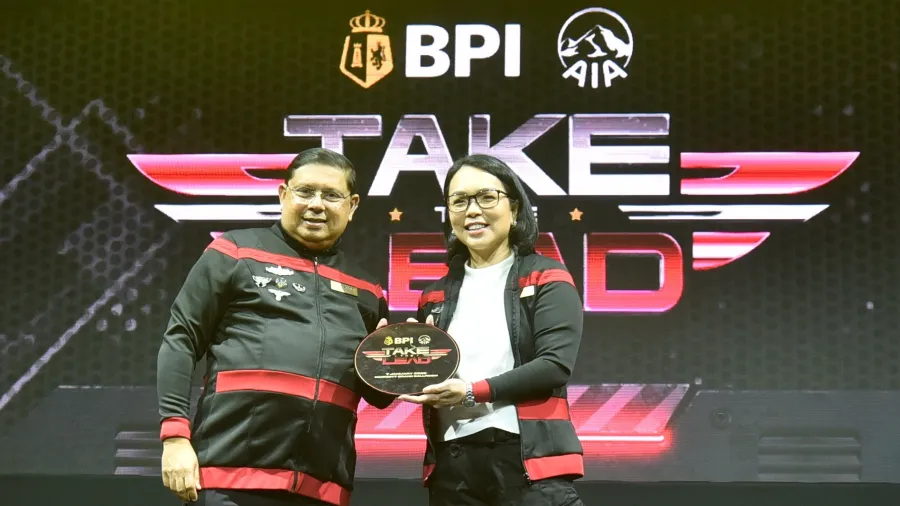 (L to R) Surendra Menon, Director of Partnership Distribution of AIA Indonesia and Karen Custodia, CEO of BPI AIA.