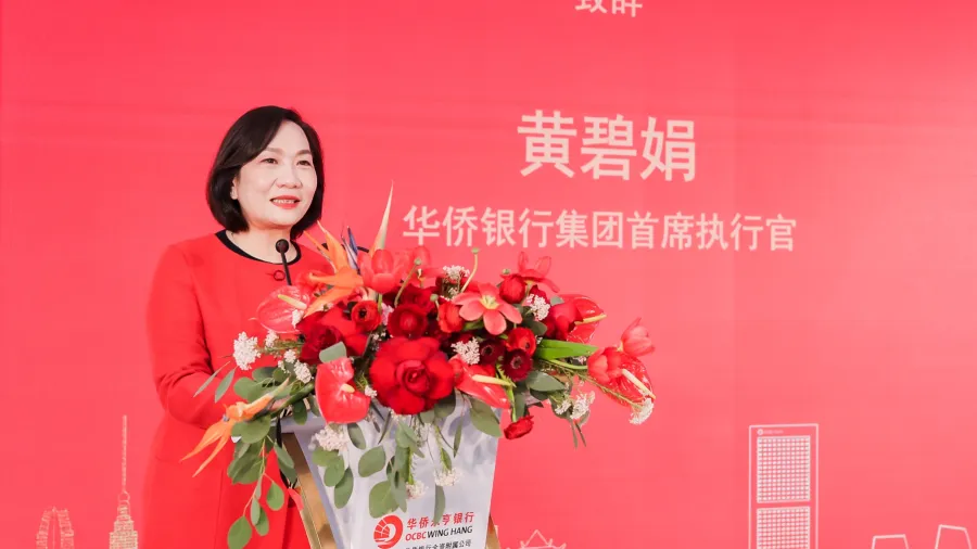 OCBC Bank Group CEO Ms Helen Wong delivered a welcome speech at the OCBC Wing Hang China Wuhan branch opening ceremony.