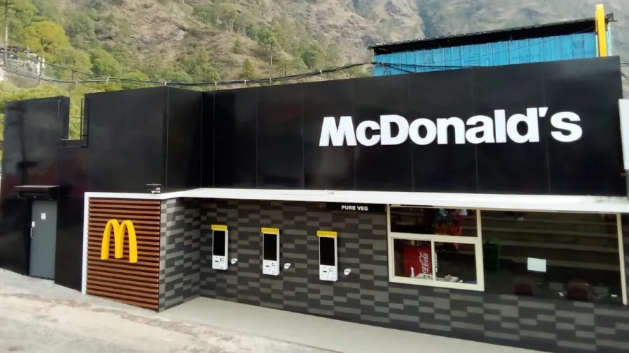 Ardhkuwari store /McDonald's