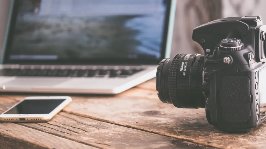 Photo by Jessica Lewis Creative: https://www.pexels.com/photo/black-dslr-camera-on-beige-wooden-surface-593324/