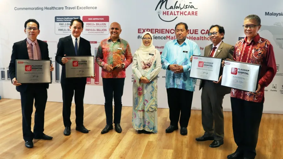 From left to right: Mr. Stanley Lam, Chief Executive Officer of Mahkota Medical Centre; Mr. Bryan Lin, Chief Executive Officer of Subang Jaya Medical Centre; Mr. Mohd Daud Mohd Arif, Chief Executive Officer of Malaysia Healthcare Travel Council; Yang Berhormat Dr. Zaliha Mustafa, Minister of Health; Yang Berbahagia Dato' Zainal Alhakab Seman, Deputy Secretary General (Management), Ministry of Health; Yang Berbahagia Datuk Dr. Aizai Azan bin Abdul Rahim, Chief Executive Officer of Institut Jantung Negara; and Dr. Goh Kok Yeong, Chief Operating Officer of Island Hospital. /MHTC