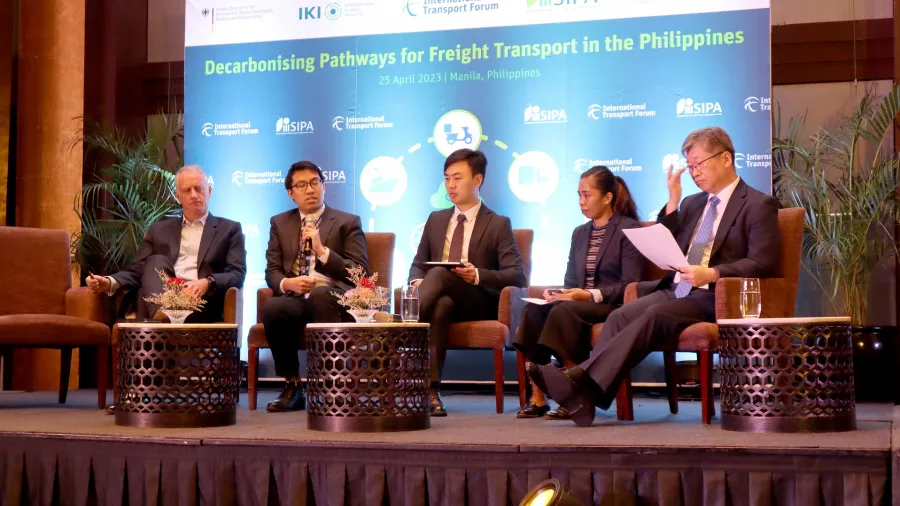 (L-R) James Leather, Chief of the Transport Sector Group, Asian Development Bank; Leonel De Velez, Assistant Secretary, Department of Transportation, Philippines; Guineng Chen, Team Lead, ITF; Elaine Borejon, Senior Science Research Specialist, Climate Change Commission; Young Tae Kim, Secretary-General, ITF