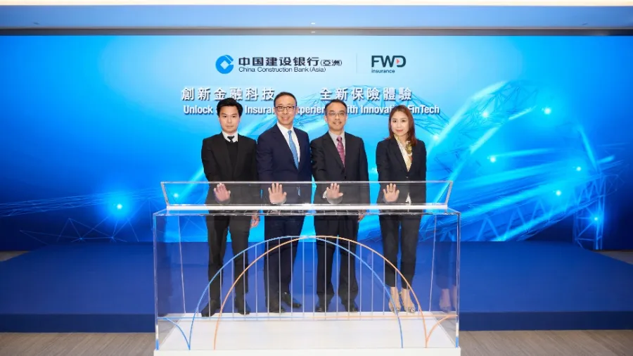 China Construction Bank (Asia) and FWD Hong Kong officiated the ceremony to announce the launch of the innovative bancassurance experience.