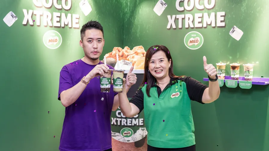 Bryan Loo (left), Founder and Chief Executive Officer of Loob Holding Sdn Bhd and Yit Woon Lai, Business Executive Officer of Nestlé Professional, Malaysia & Singapore. /Tealive