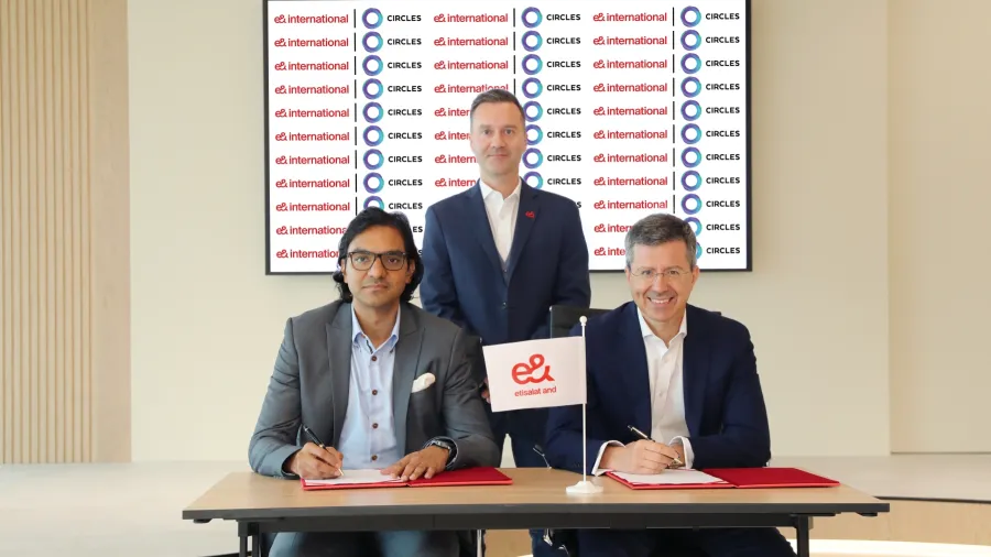 Circles and e& JV signing. Photo from Media Officers of companies