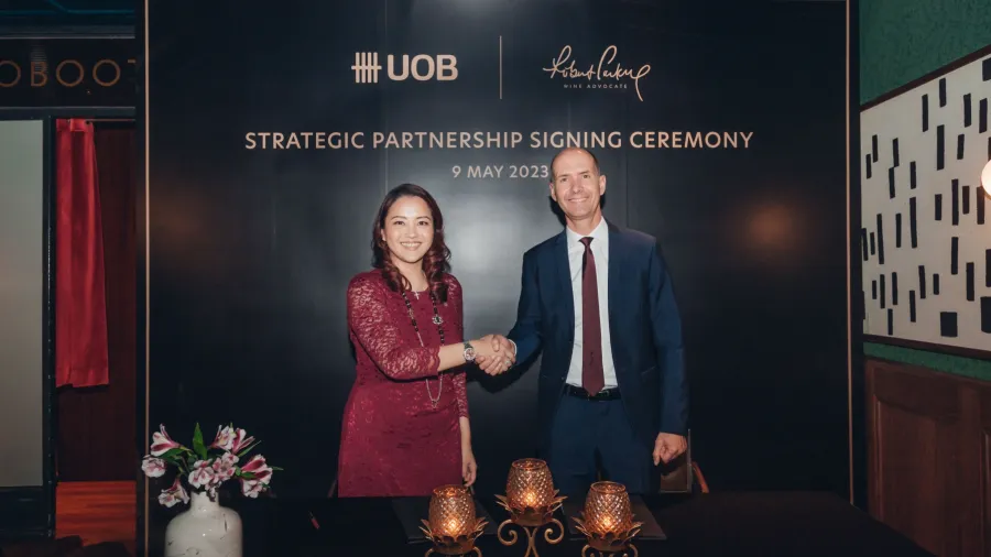 Ms Jacquelyn Tan, Head of Group Personal Financial Services, UOB, and Mr Mickael Moiroud, CEO of Robert Parker Wine Advocate at the strategic partnership signing ceremony (Photo by UOB).
