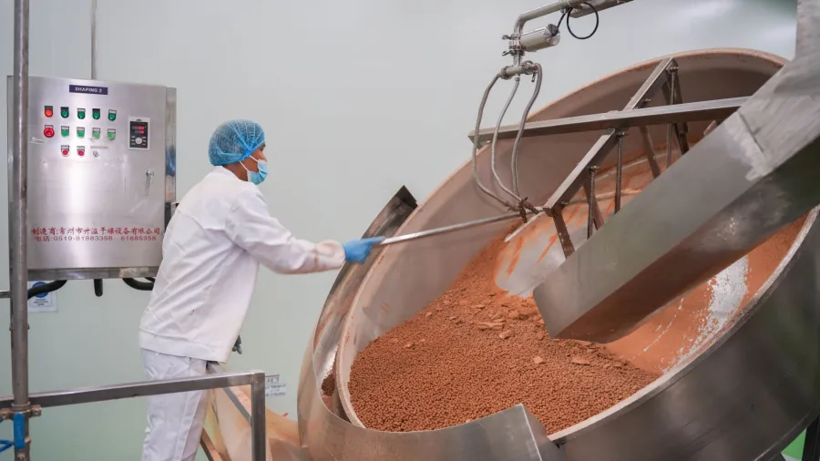 Mixing section at the pearl production line. /Loob Holdings
