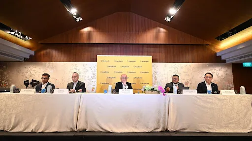 From L to R: Anurag Mathur, Head of Group Islamic Wealth Management, Maybank; Dr John Lee,Country CEO & CEO, Maybank Singapore; Dato' John Chong, Group Chief Executive Officer, Community Financial Services, Maybank; Dr Muhd Ramadhan Fitri, Director, Islamic Finance Strategic Programme, Maybank; and Alvin Lee, Head of Group Wealth Management & Community Financial Services, Maybank.