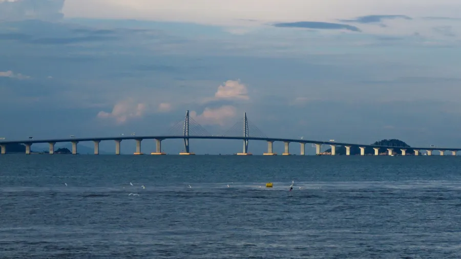 Hong Kong Zhuhai Macau Bridge (Photo courtesy of NF09FZ via Wikimedia Commons)