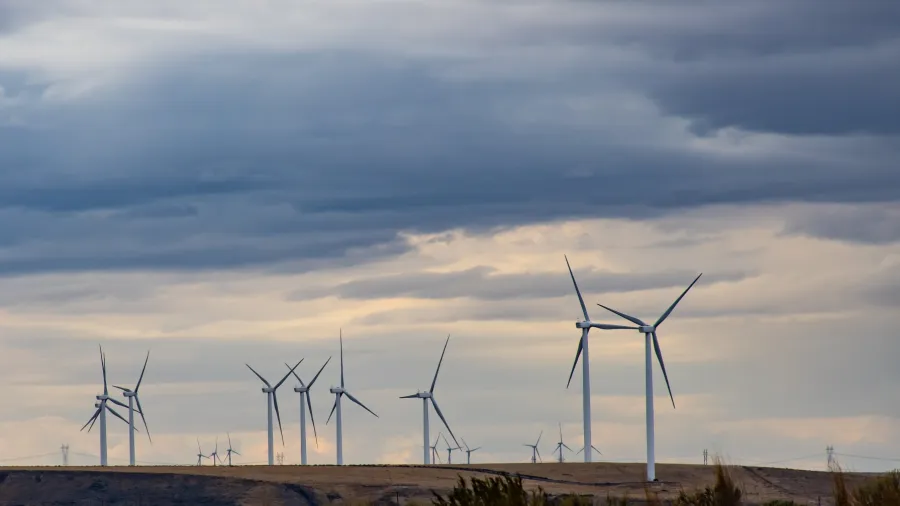 Photo by Brett Sayles: https://www.pexels.com/photo/windmills-1635332/