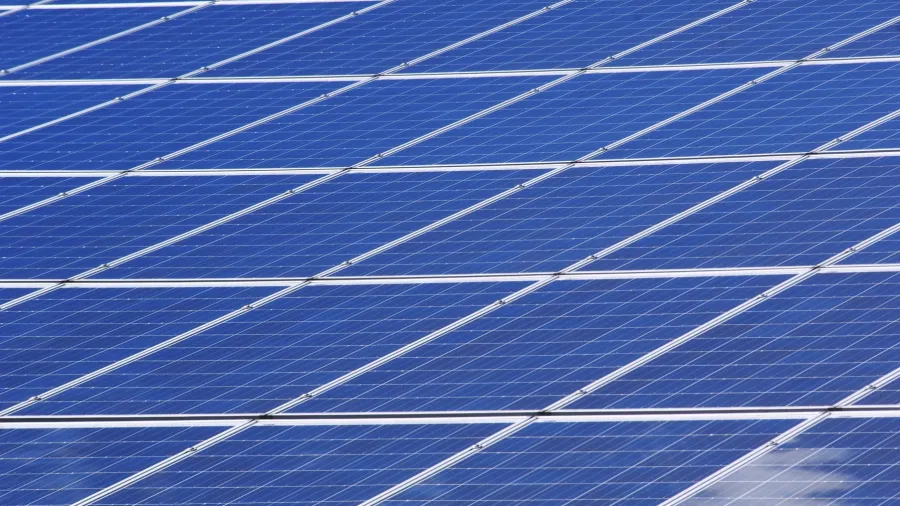 Photo by Pixabay: https://www.pexels.com/photo/solar-panel-356049/