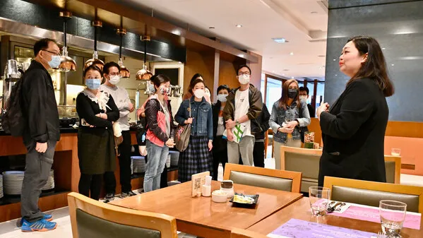 Through the programme’s Work Experience Day, participants gain an understanding of the hotel’s working environment. (Photo from news.gov.hk)