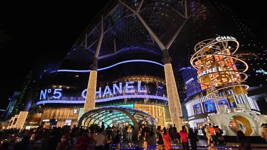 Chanel store in Orchard Road, Singapore (Photo by Lee Zheng Yuan via Unsplash).