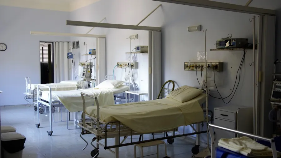 Photo by Pixabay: https://www.pexels.com/photo/white-hospital-beds-236380/