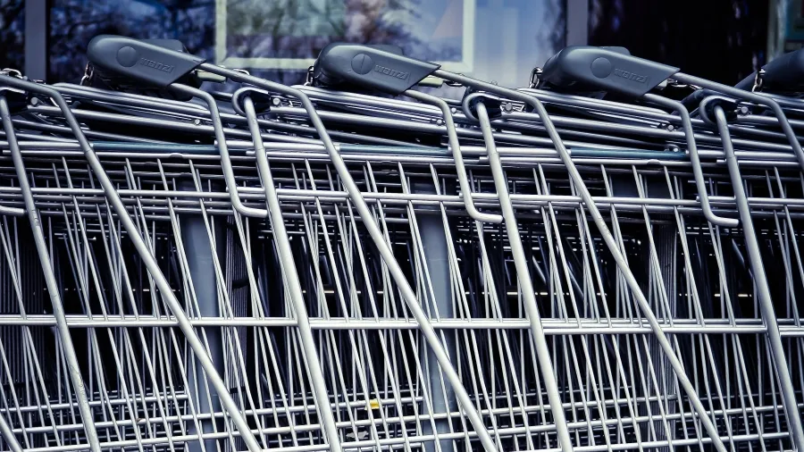 Photo by Pixabay: https://www.pexels.com/photo/shopping-carts-aligned-264529/