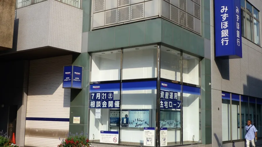 A Mizuho Bank branch. Photo by Suikotei via Wikimedia Commons. Except for cropping of photo, no other edits were made.