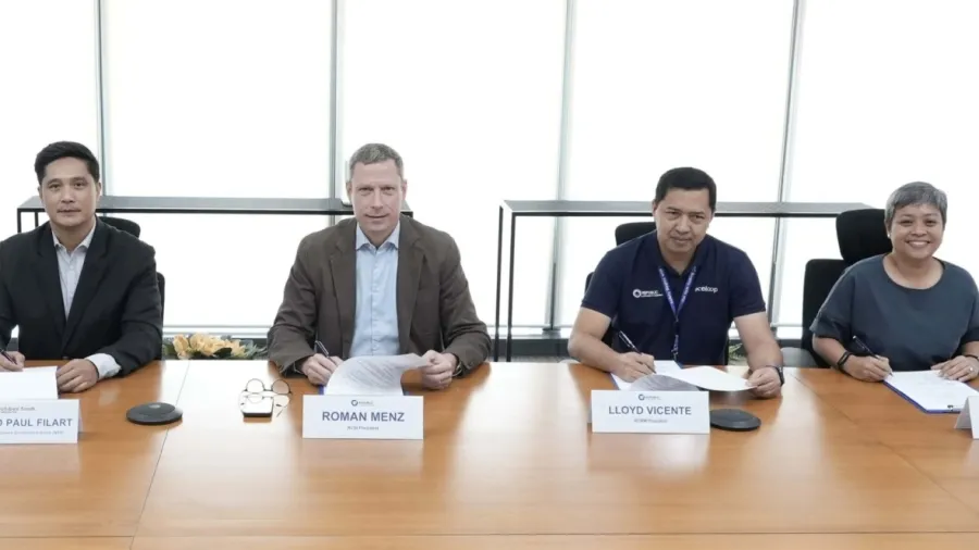 Photo from Jollibee Foods Corp., featuring (left to right) Vice President & Head for Network Development Philippines Gerard Paul Filart, Republic Cement CEO Roman Menz, Vice President for Manufacturing Lloyd Vicente, and ecoloop Director Atty. Angela Edralin-Valencia