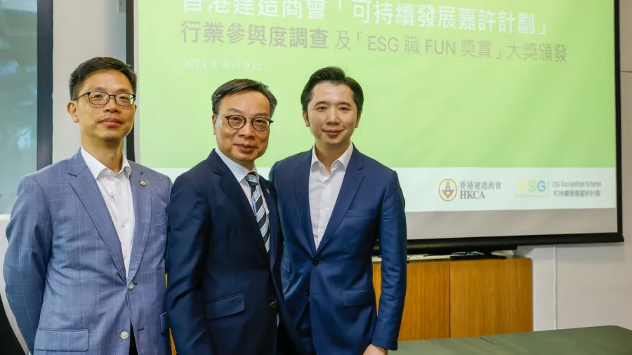Mr. Eddie Lam, MH, President of HKCA (middle), Mr. Rex Wong, JP, First Vice President of HKCA (right) and Mr. Godfrey Leung, SBS, Executive Director of HKCA announced the survey findings of HKCA’s ESG Recognition Scheme.