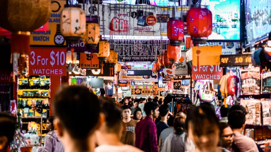 Bugis, Singapore (Photo by Izz Danial via Unsplash).