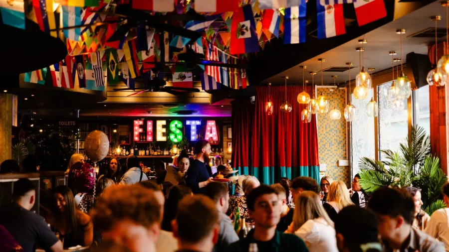 Press photo. /Las Iguanas