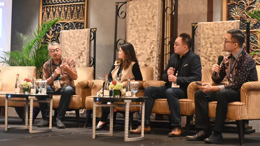 From left to right: Budi Primawan, vice chairperson of the Indonesian e-commerce association (idEA), Teresa Wibowo, CEO of Ruparupa (Kawan Lama Group), Alfin Lie, vice president for Sales at Bhinneka, and Reynard Praharsa, Chief Operation at MDI Training