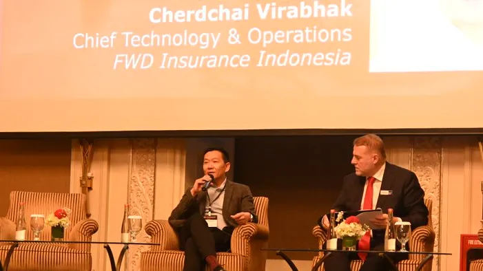 From left to right: Cherdchai Virabhak, chief technology and operations officer at FWD Insurance Indonesia and Tim Charlton, publisher of Insurance Asia