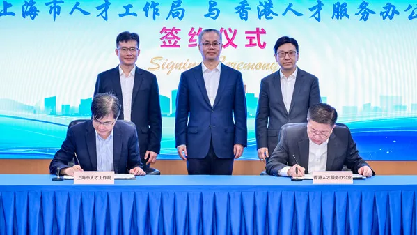 Secretary for Labour & Welfare Chris Sun (right, back row), along with Liaison Office and CPC Shanghai Municipal Committee officials, witnesses the signing of the Memorandum of Understanding to deepen talent exchanges and co-operation between Hong Kong and Shanghai. (Photo via news.gov.hk)