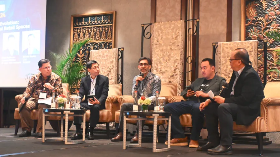 From left to right: Marlo Budiman, President Director, PT Lippo Malls Indonesia, Haryanto Pratantara, Business and Operation Director, PT. Kurnia Ciptamoda Gemilang, Monish Mansukhani, CEO, PT Matahari Department Store Tbk, Richad Stanlay, CEO, K3MART, FM Sidhartha, Managing Partner, Trade Marketing Indonesia