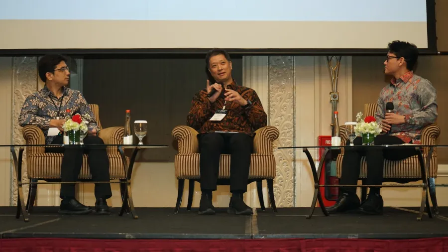 Left to right: BCA's Vice President Feterli Marie, BCA’s Senior Vice President Tjoeng Haryanto, and Hans Canggadibrata, Partner, Boston Consulting Group