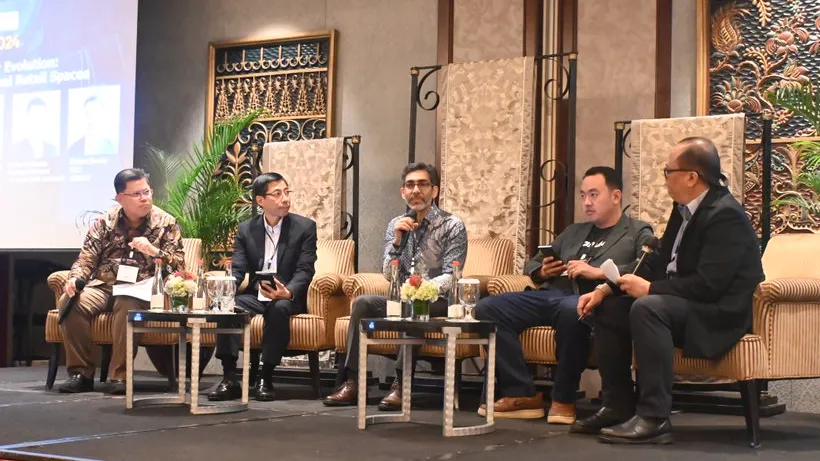 From left to right: Marlo Budiman, president director of Lippo Malls Indonesia; Haryanto Pratantara, business and operation director at PT Kurnia Ciptamoda Gemilang and secretary general of HIPPINDO; Monish Mansukhani, CEO of Matahari Department Store; Richard Stanlay, CEO of K3Mart; and FM Sidhartha of Trade Marketing Indonesia