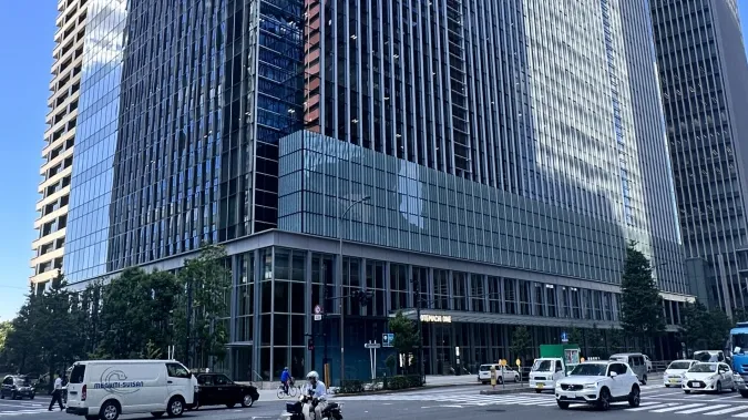 Otemachi One. Photo by Akonnchiroll via Wikimedia Commons. Apart from cropping the photo, no other edits were made. Creative Common License: https://creativecommons.org/licenses/by-sa/4.0/deed.en