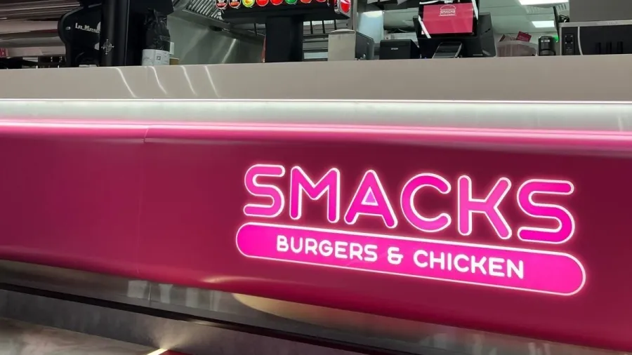 Press photo. /Smacks Hamburgers