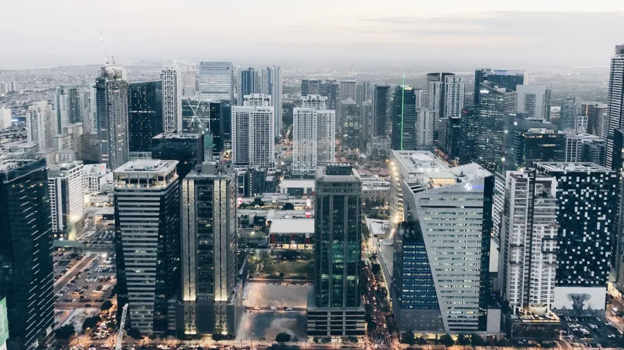 Bonifacio Global City, Taguig. Photo by OJ Serrano via Unsplash.