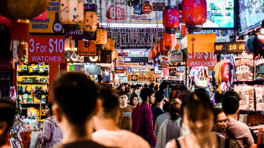Bugis, Singapore (Photo by Izz Danial via Unsplash).