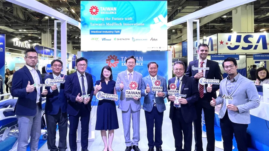 Centre, Mr Chen-yuan Tung, Representative of the Taipei Representative Office in the Republic of Singapore with some of the other speakers at the “Shaping the Future with Taiwan’s MedTech Innovation” industry session at Medical Fair Asia 2024 in Singapore.
