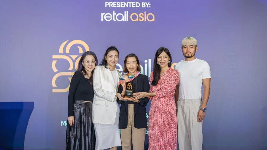 (from L to R: Venetia Puah, Debbie Wong, Kim Mijoo, Isabelle Lim, Eugene Teo)