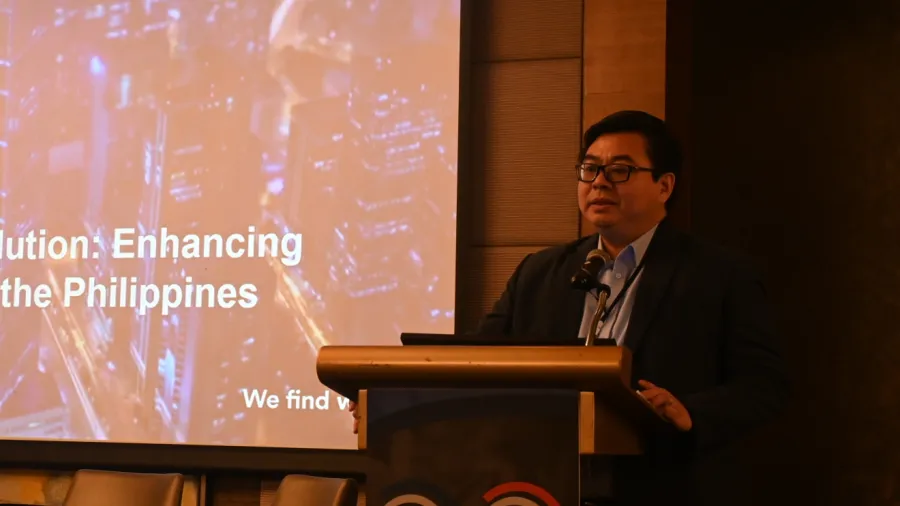 Mr. Carlo Nazareno, senior vice president and head of cash management services at BDO Unibank, speaking at the ABF IA Manila Forum 2024.