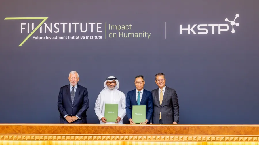 Witnessed by the HKSAR Financial Secretary Paul Chan (first from right) and FII Institute’s CEO Richard Attias (first from left), Albert Wong, CEO of HKSTP (second from right) and Rakan Tarabzoni, COO of FII Institute (second from left) signed a strategic partnership.
