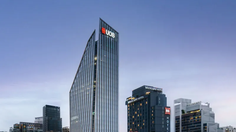 /UOB